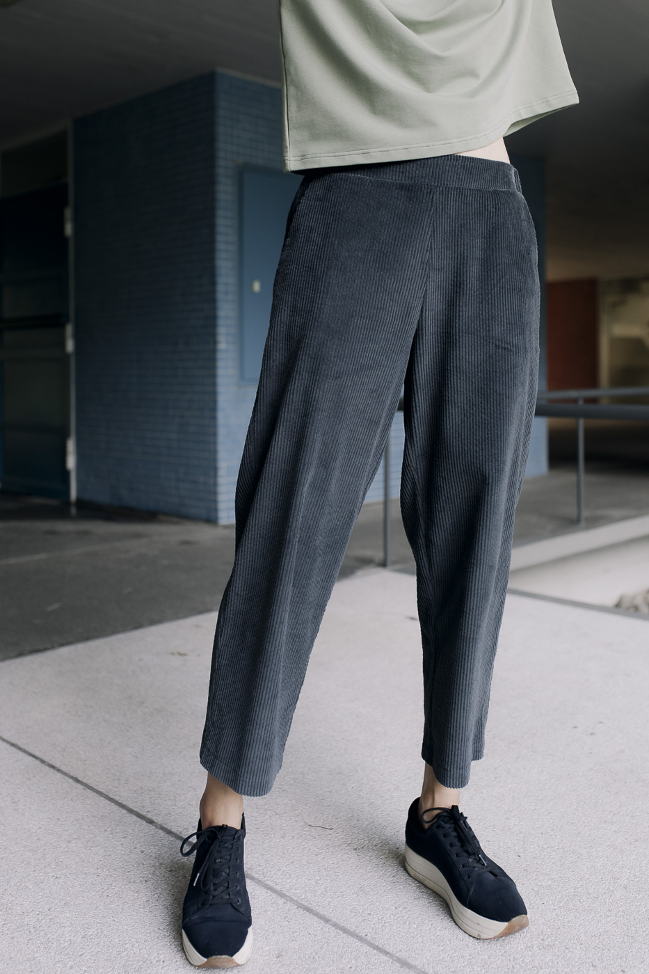 WEEKEND /graphite corduroy/