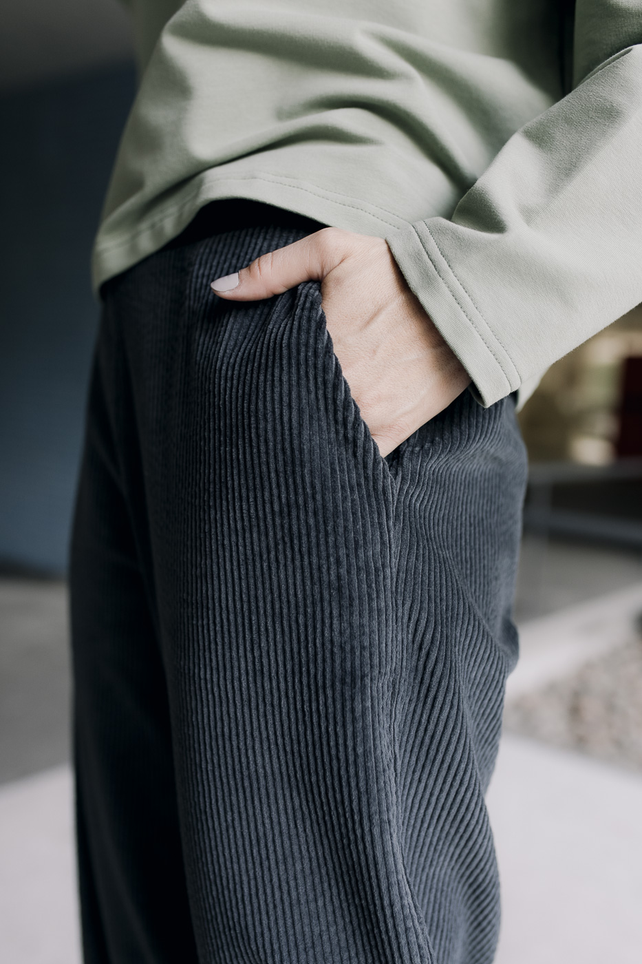 WEEKEND /graphite corduroy/