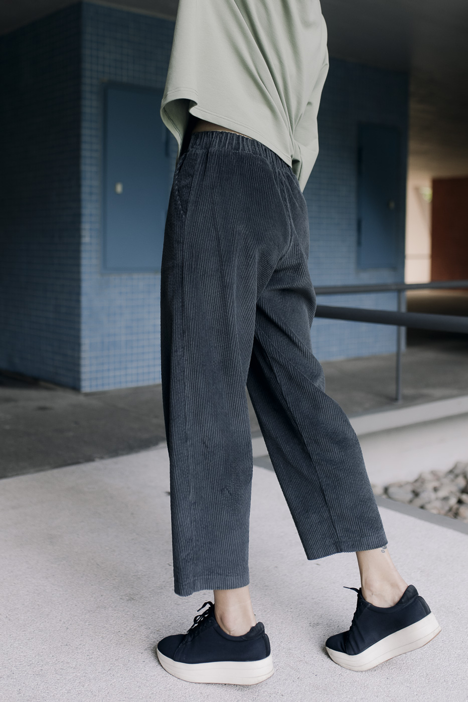 WEEKEND /graphite corduroy/