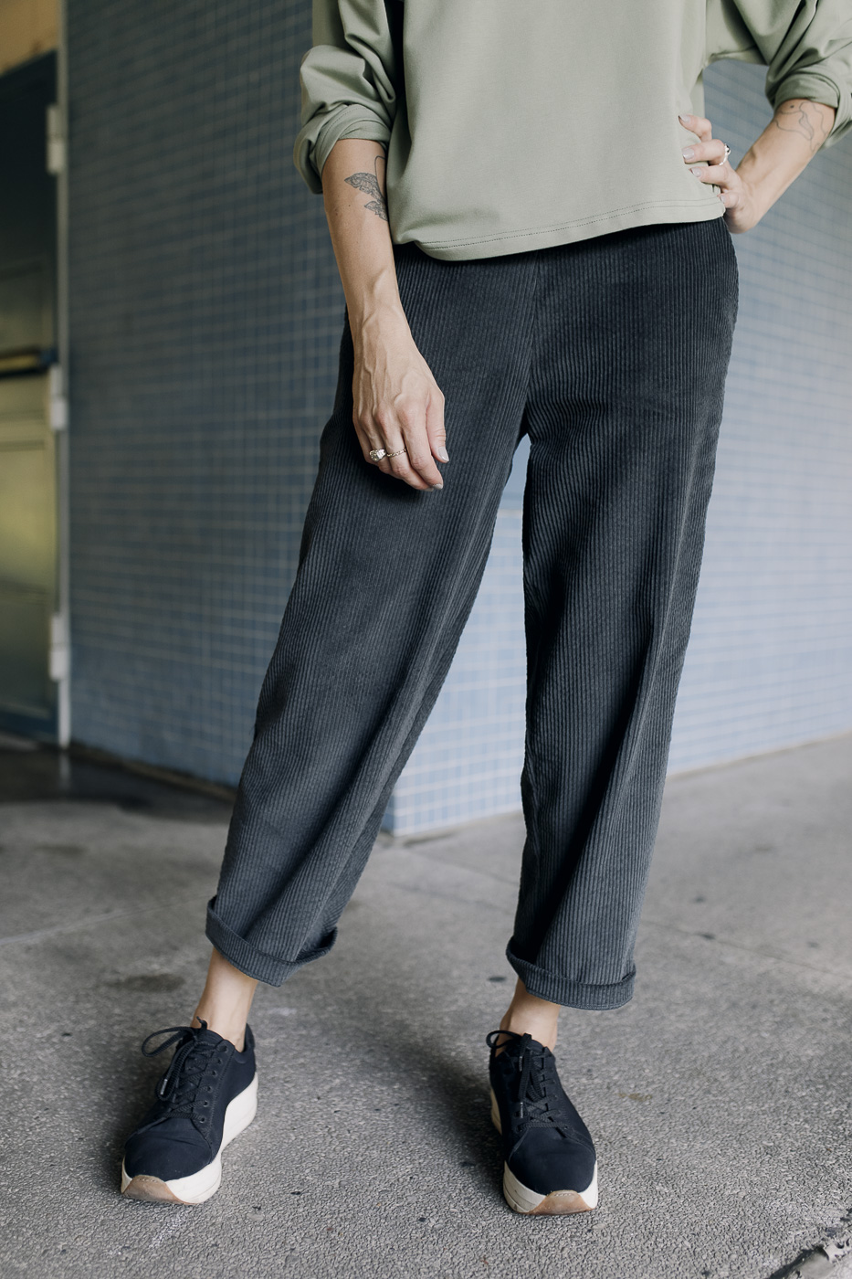 WEEKEND /graphite corduroy/