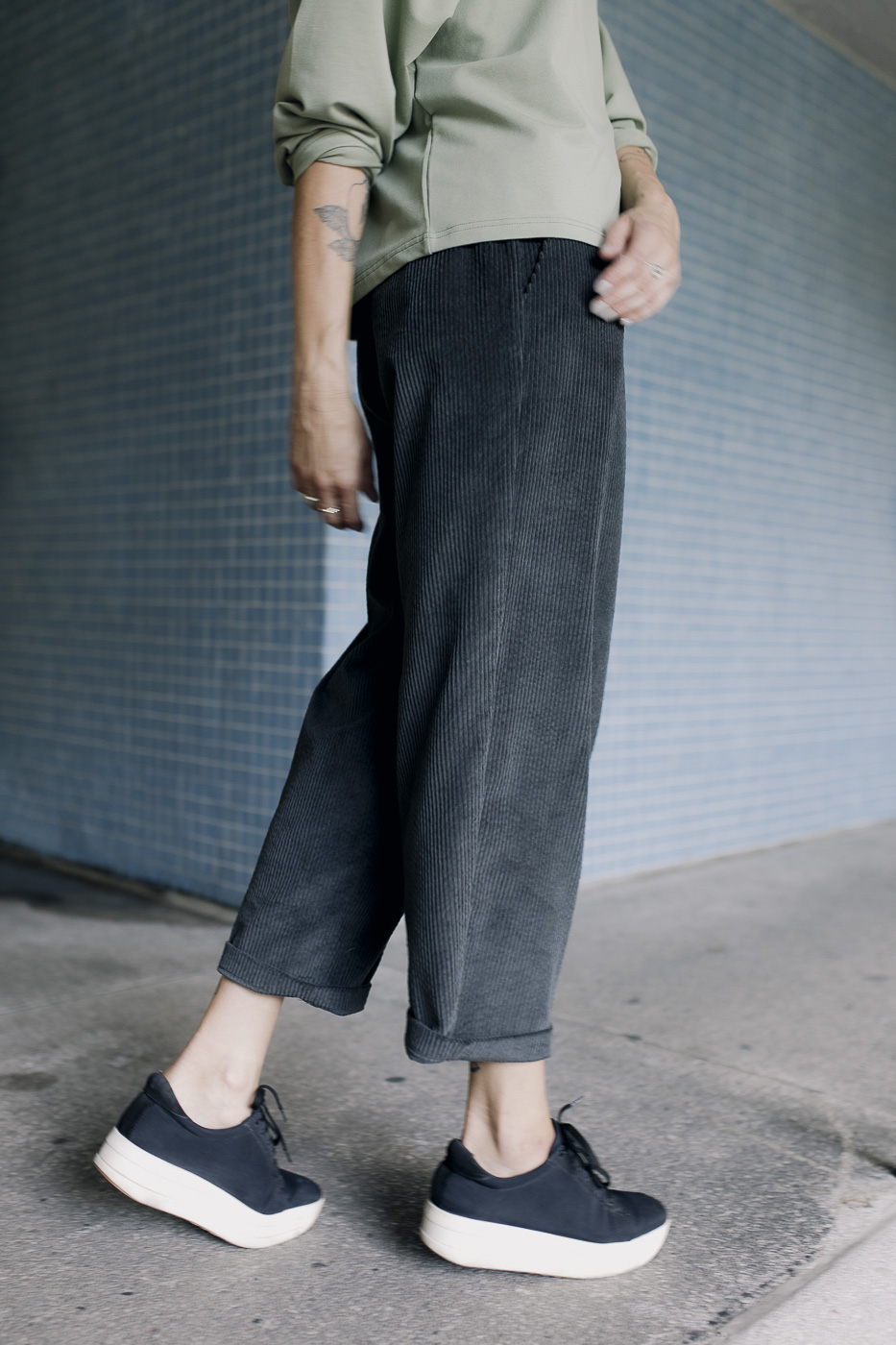 WEEKEND /graphite corduroy/