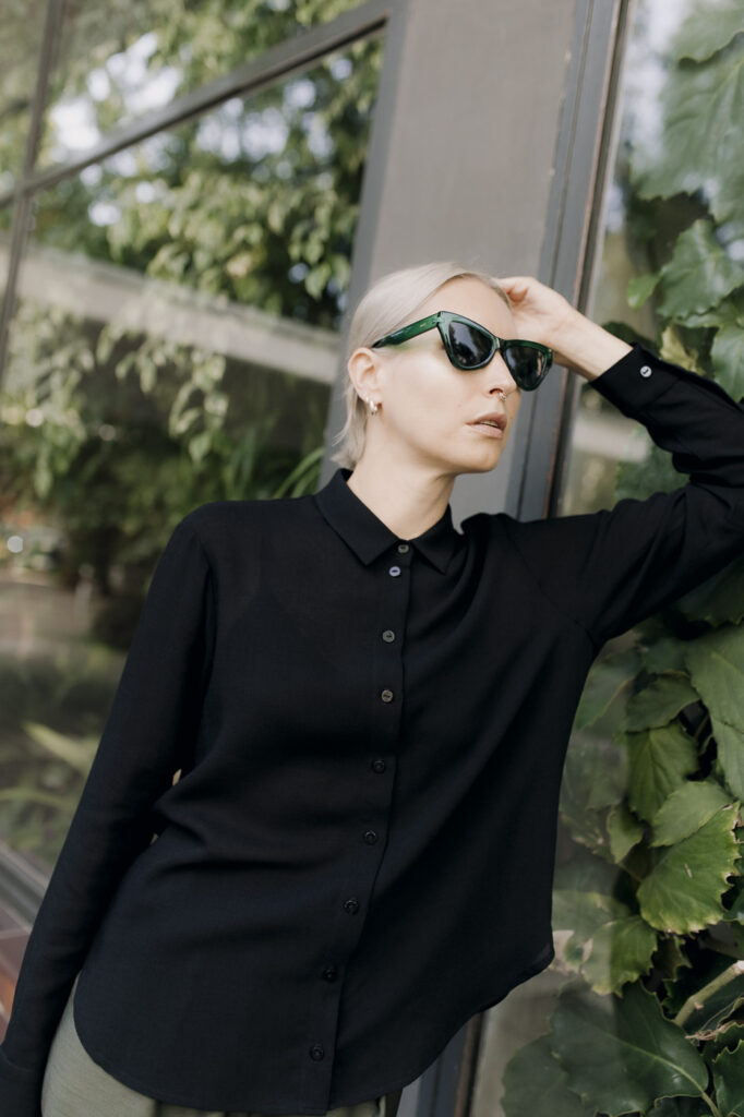 MITTE /black viscose+wool/