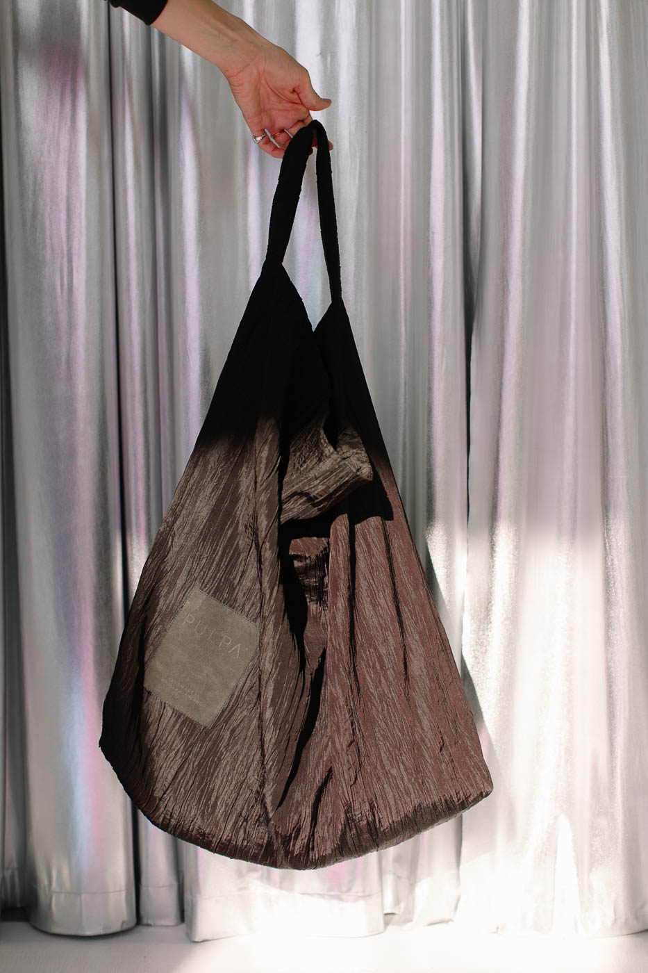 BAG /metallic black taffeta/