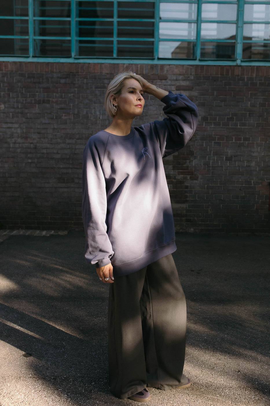 VASES /violet on indigo cotton/