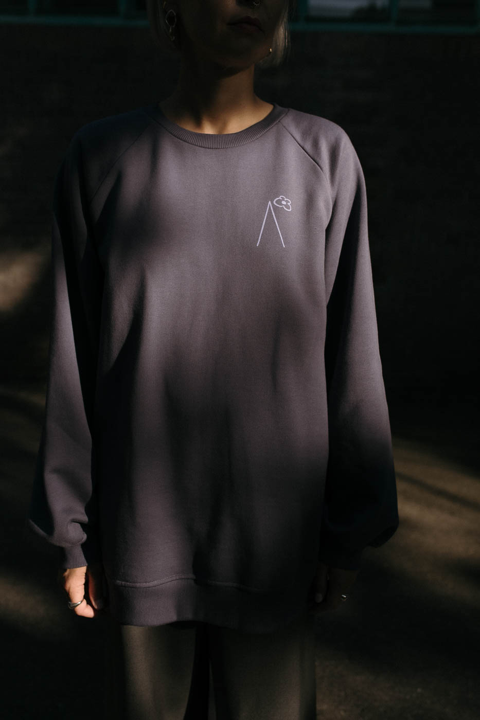 VASES /violet on indigo cotton/