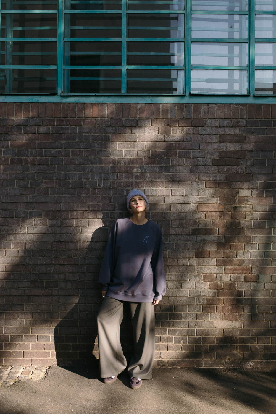 VASES /violet on indigo cotton/