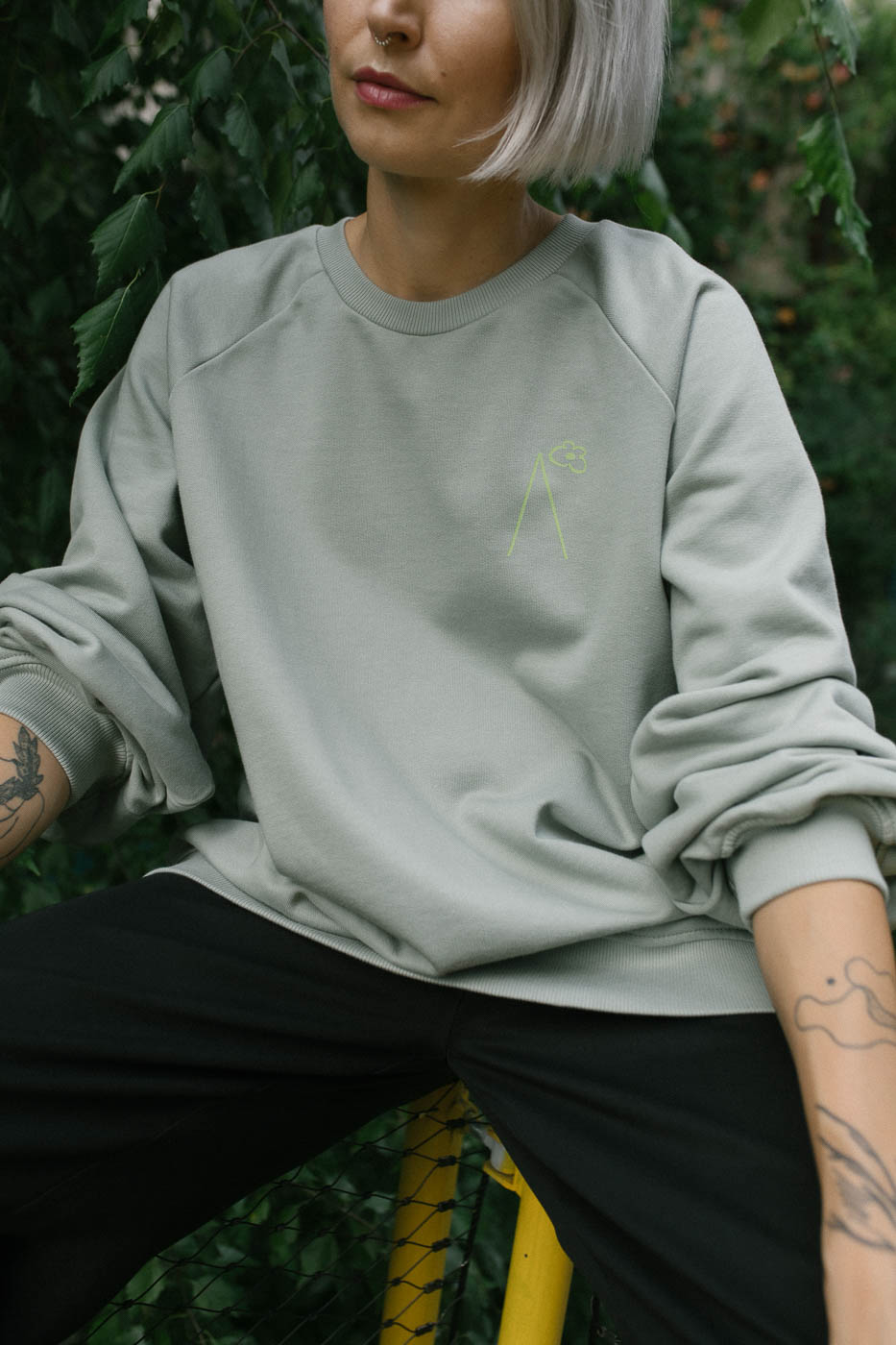 VASES /lime on mint cotton/