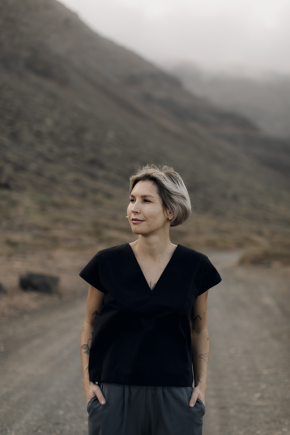 VU top /black cotton poplin/