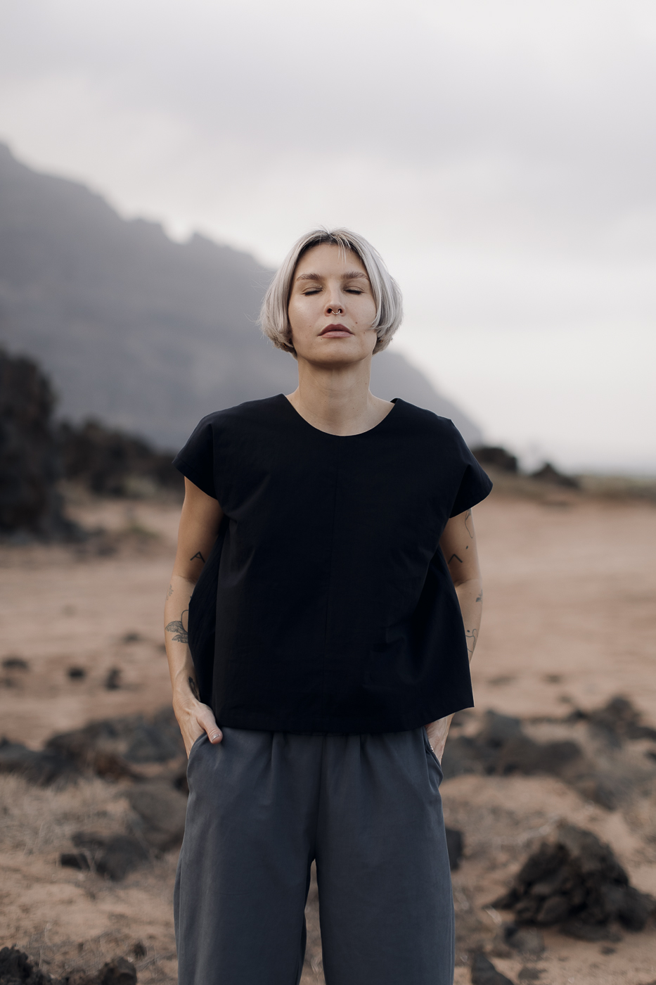 VU top /black cotton poplin/