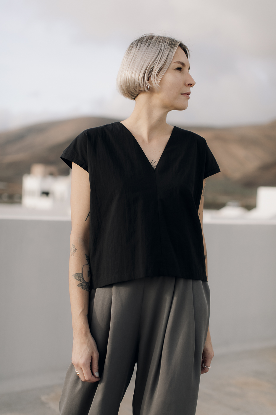 VU top /black cotton poplin/