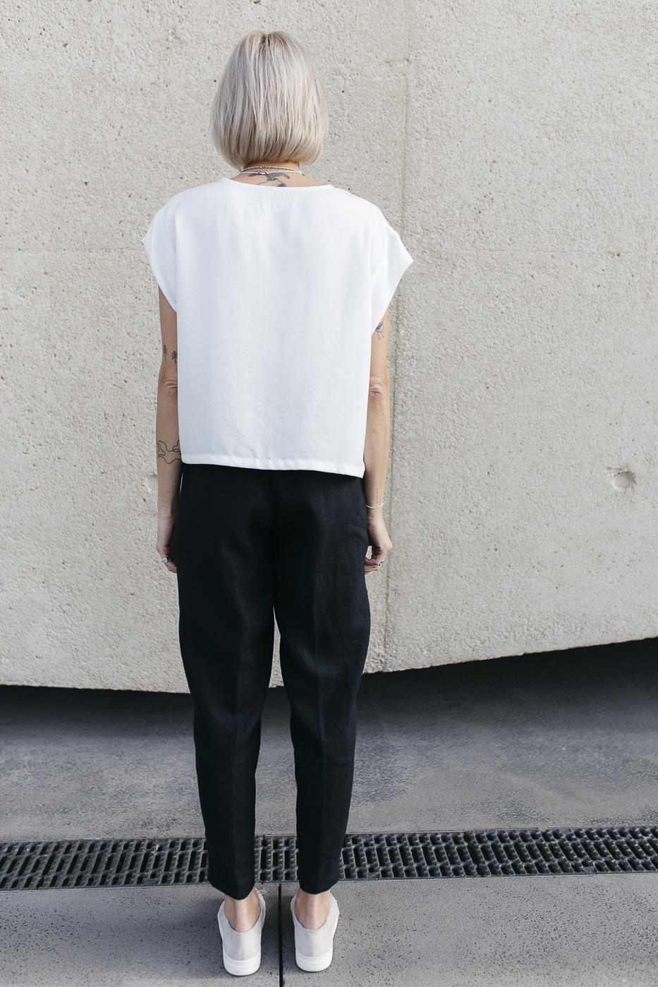 LINE /black linen/