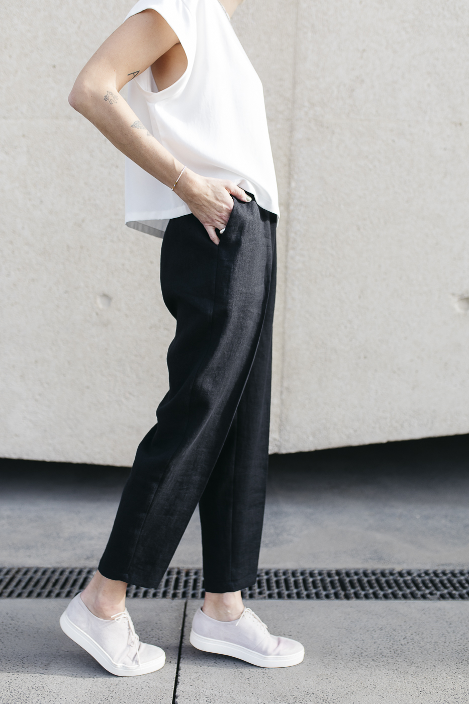 LINE /black linen/