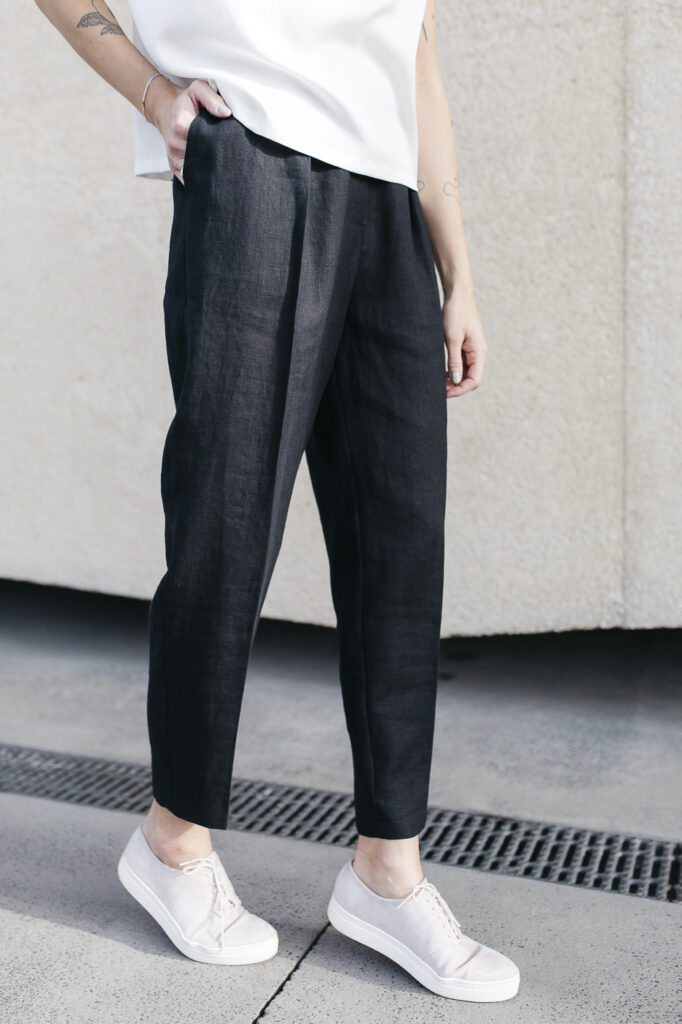 LINE /black linen/