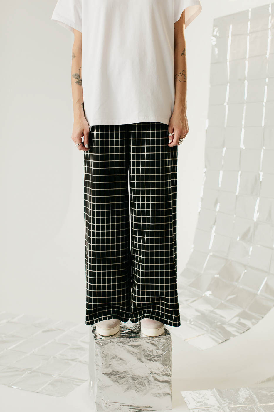 FIKA /black grid wool/