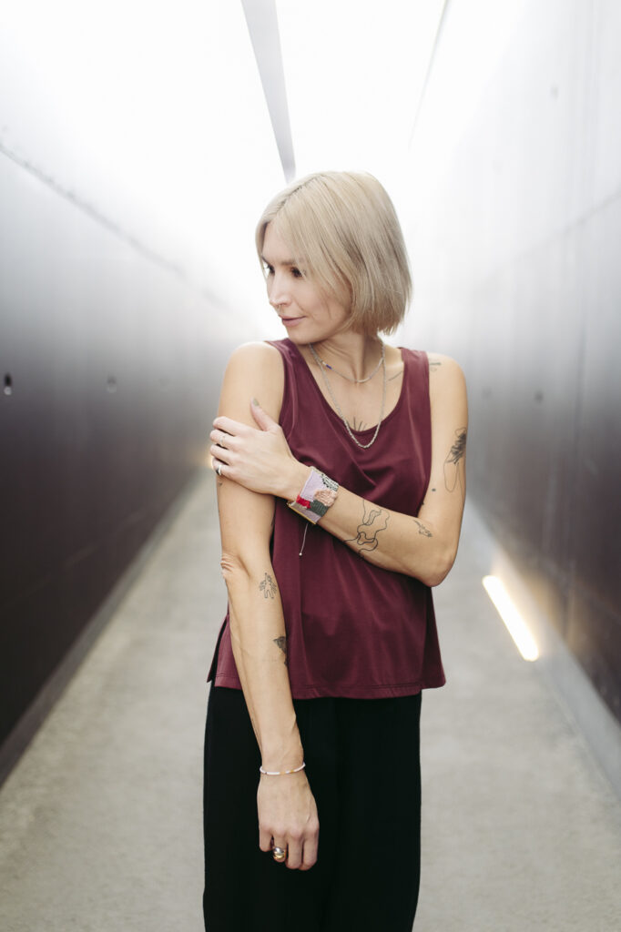 MAR /burgundy modal/