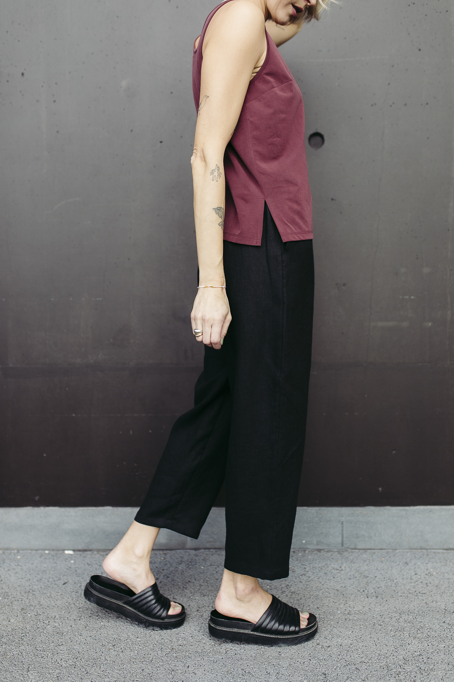 MAR /burgundy modal/