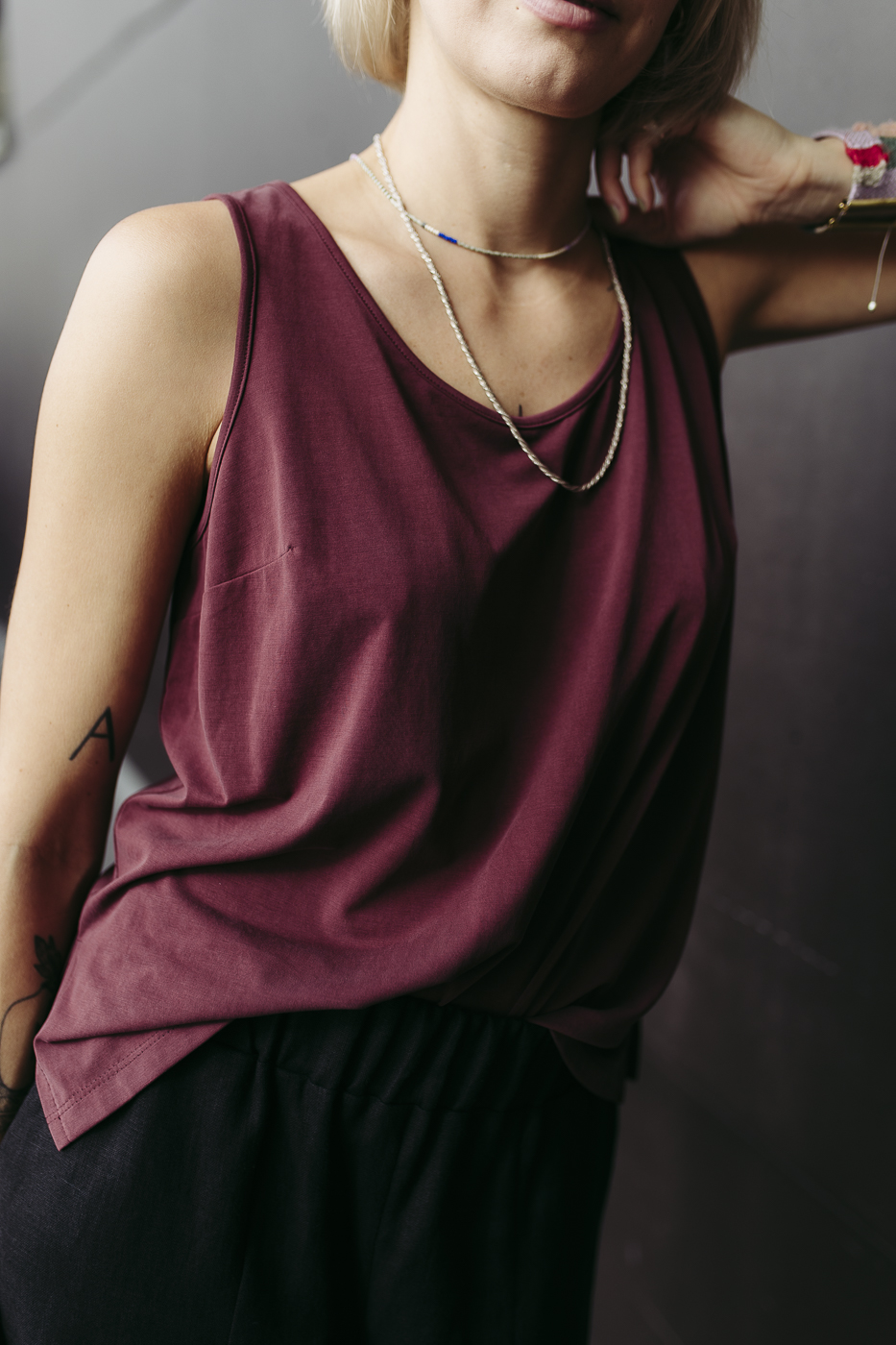 MAR /burgundy modal/