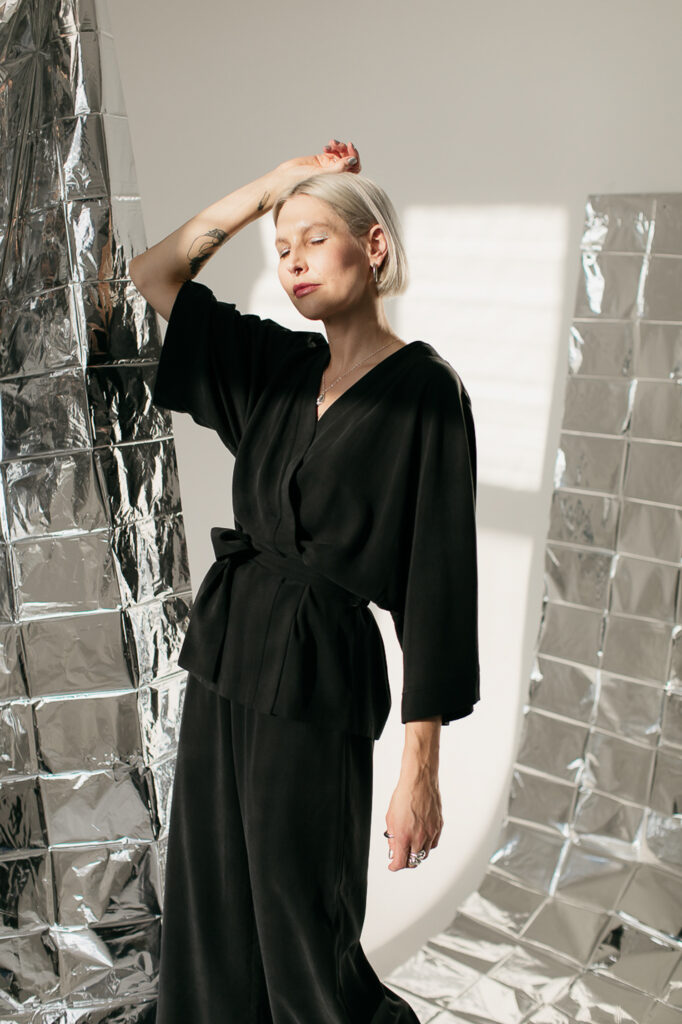 UME /charcoal black rayon/