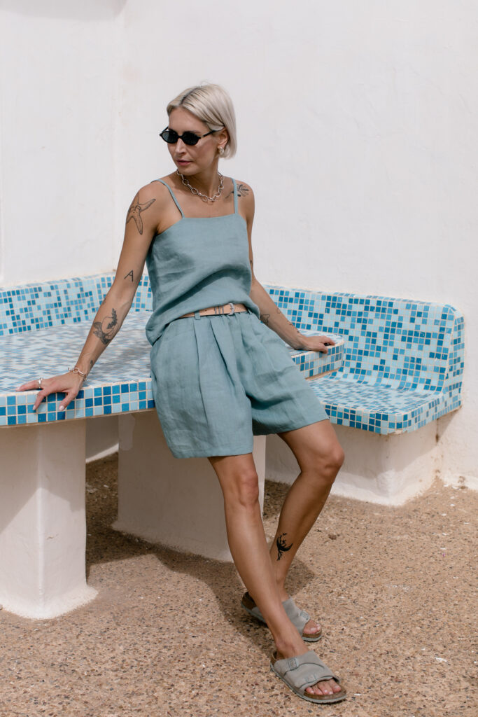 BAI shorts /light turquoise linen/