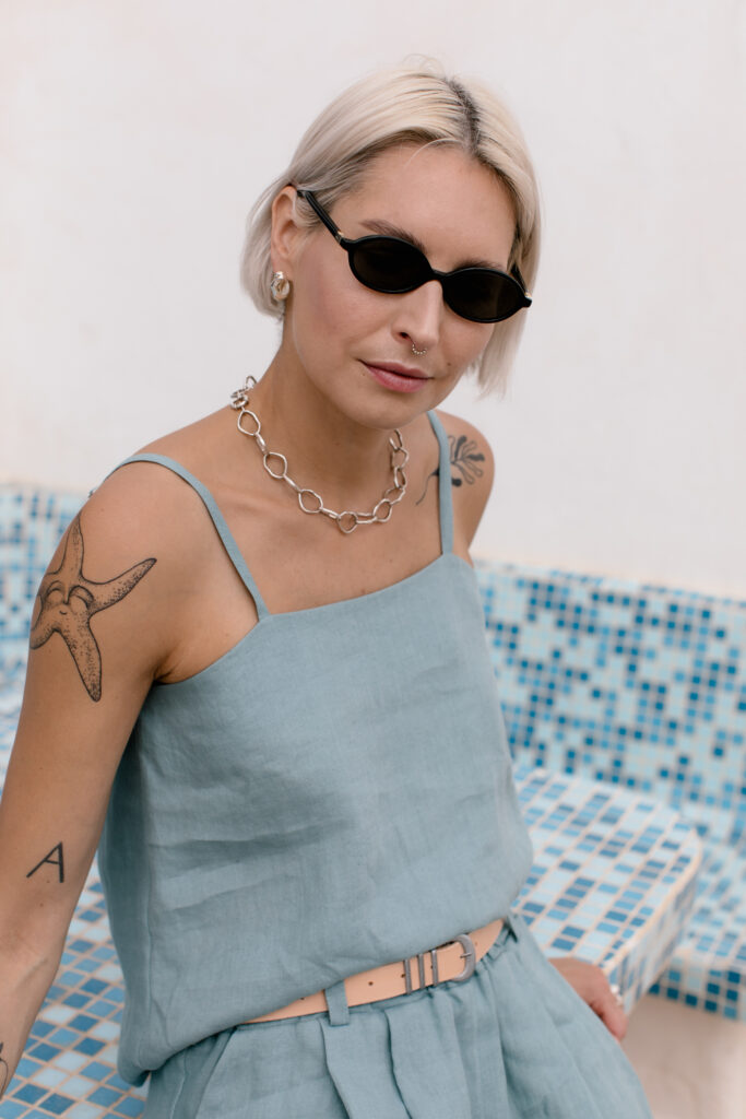 LESS /light turquoise linen/