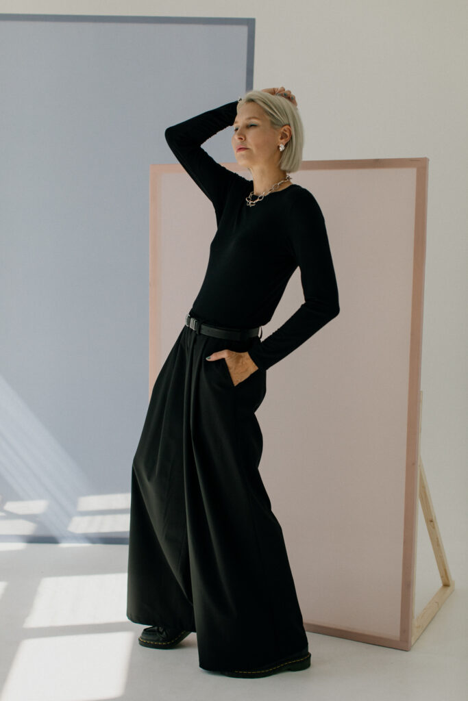 BAI trousers /black elastic wool/