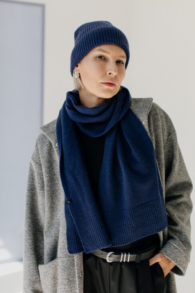 TONGI /navy merino+cashmere/