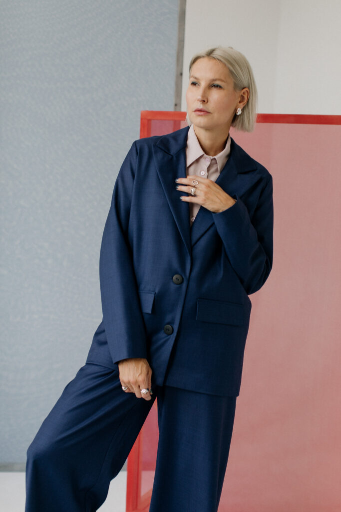 AMY /dark blue wool/