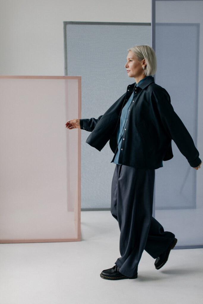 BAI trousers /navy lyocell blend/
