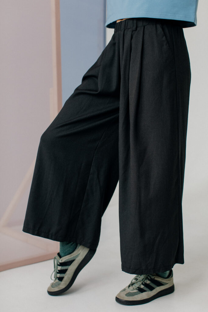 BAI culottes /black pinstripe wool/